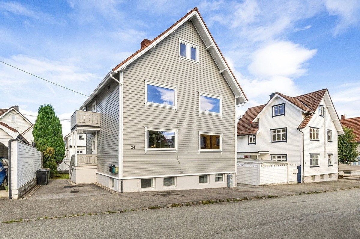 Bolig sett fra gateplan Galleribilde