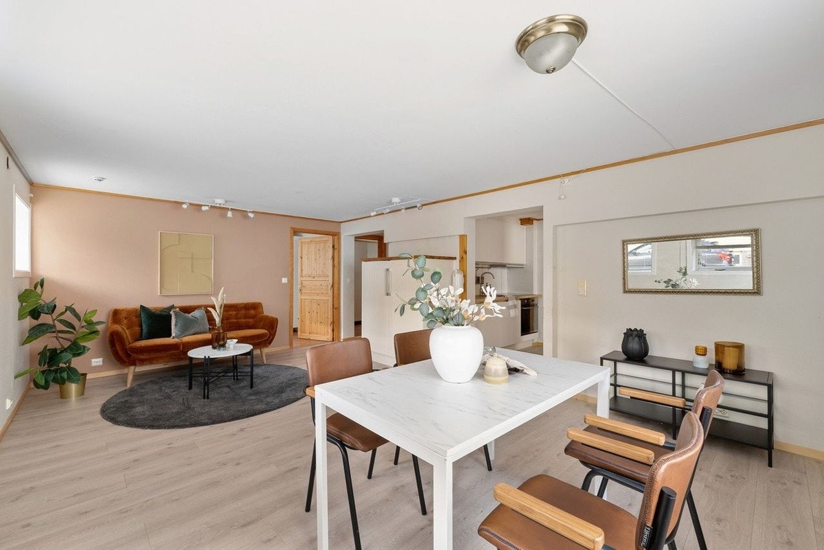 Spiseplass mot stue Galleribilde