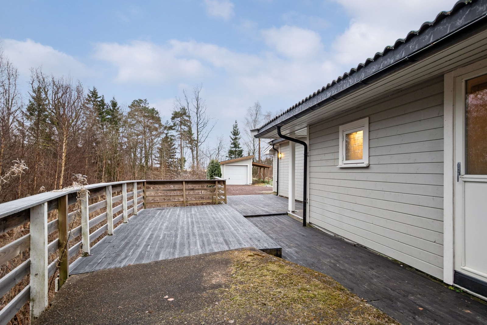 Her sitter man skjermet og har sol fra tidlig morgen Galleribilde