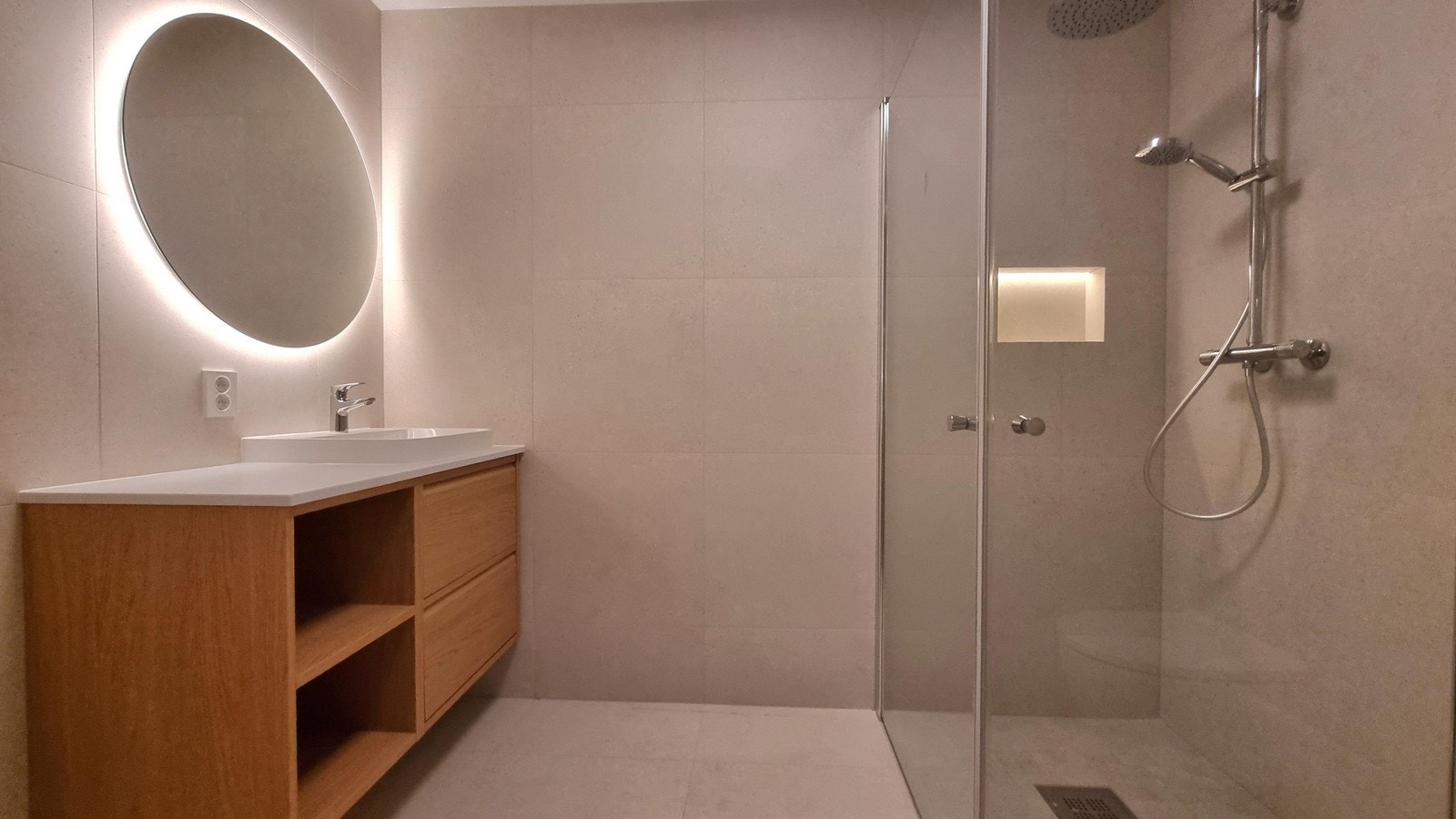 Flott, flislagt bad Galleribilde