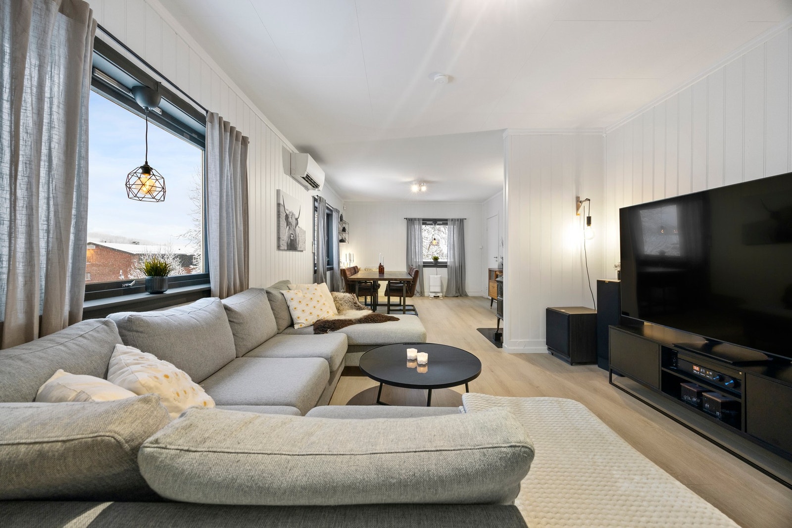 Det er oppvarming fra varmepumpe (2012) og vedfyring Galleribilde