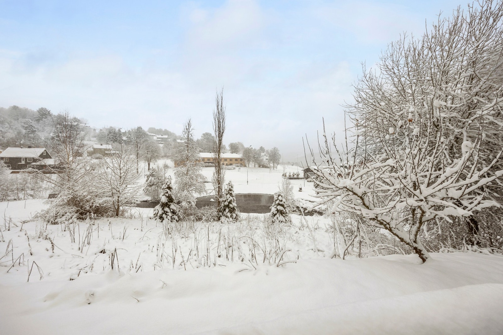 Fra terrassen er det utsikt til elva Galleribilde