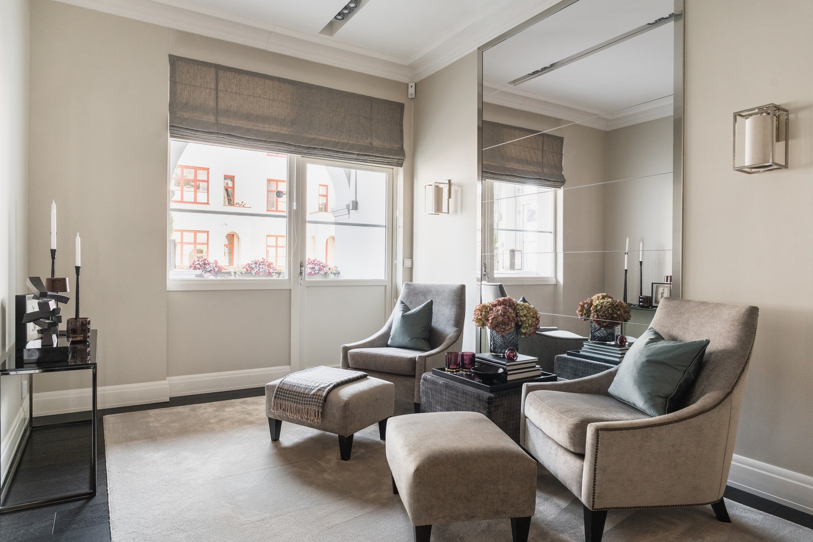 Fra peisestuen er det adkomst til en nydelig balkong. Galleribilde