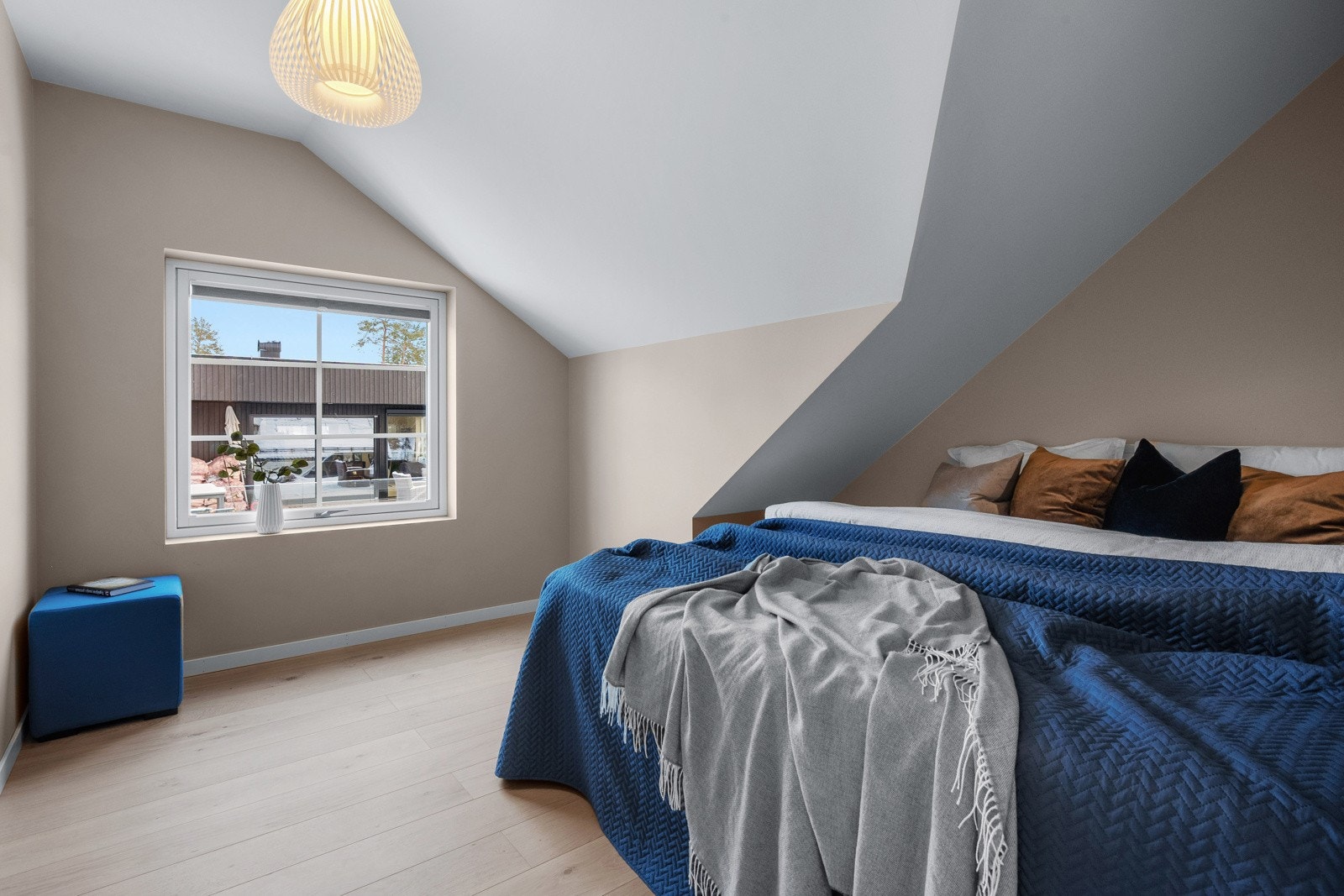 Soverom med god plass til større seng eller annet ønskelig møblement