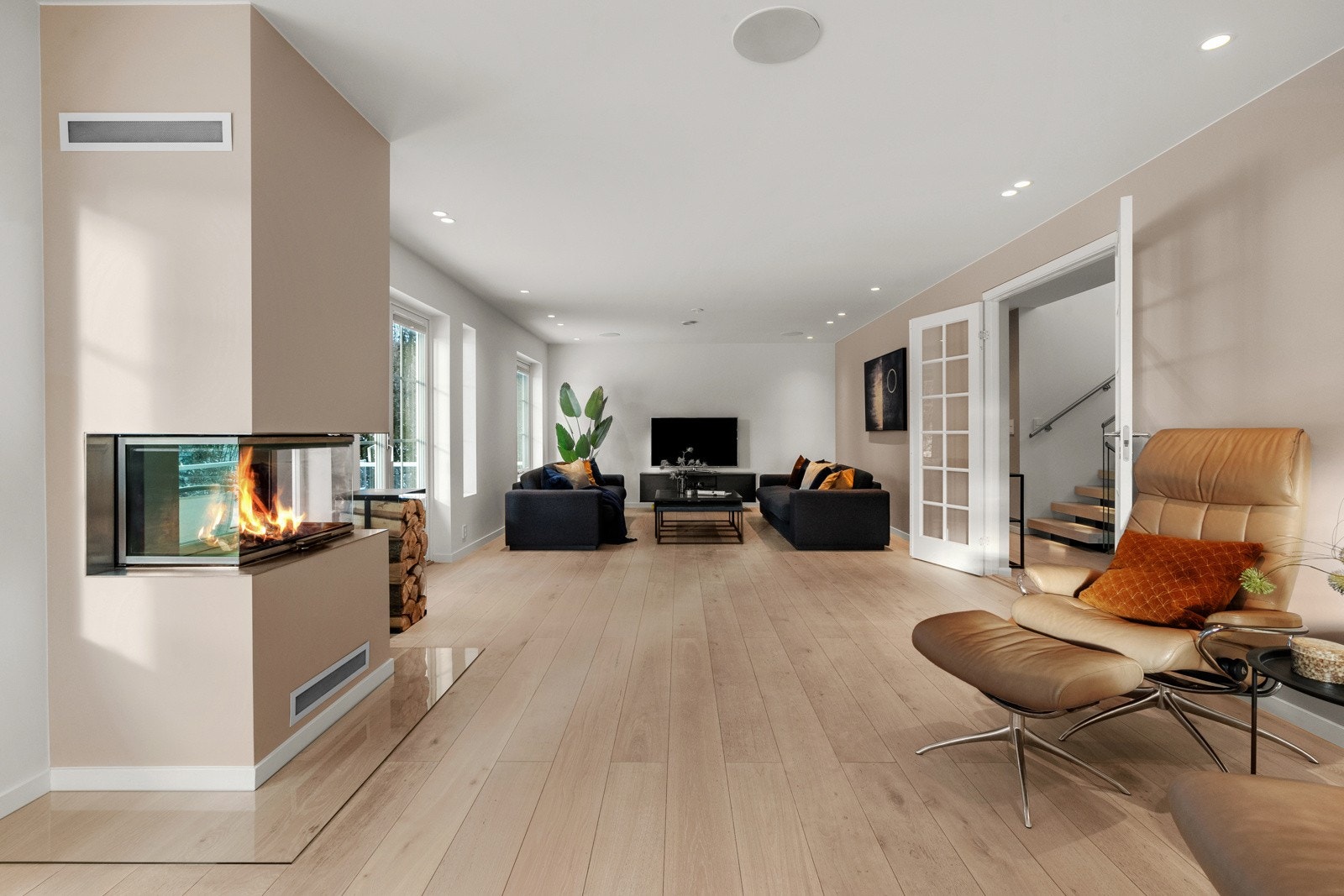 I hovedetasjen finner du også 2 soverom, wc og baderom