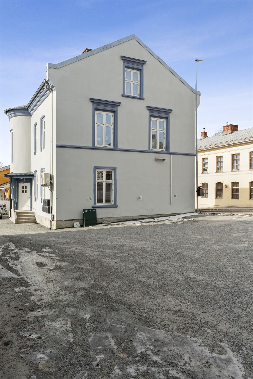 Perfekt for deg som ønsker en lettstelt og innflytningsklar leilighet, med gangavstand til det meste. Galleribilde