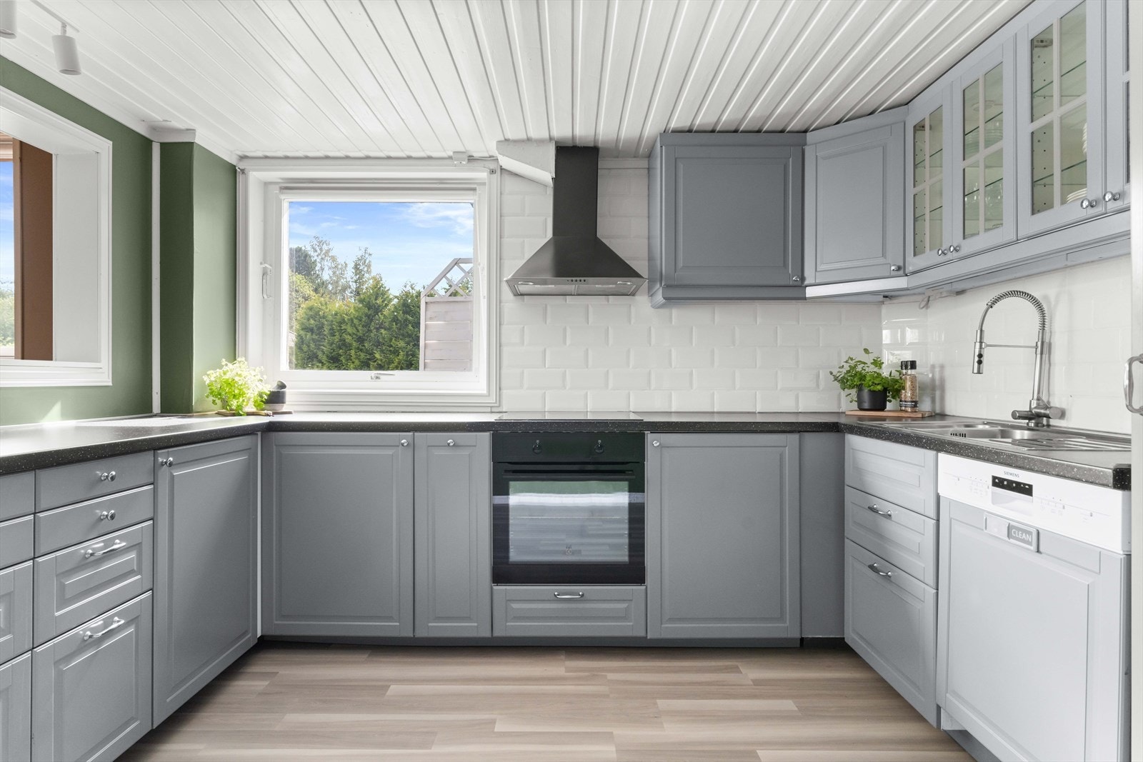 Boligens kjøkken er elegant og tidløst! Galleribilde