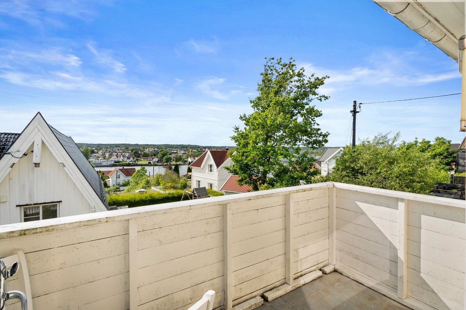 Boligen har en fantastisk intern beliggenhet på Sellebakk, på toppen av et barnevennlig boligfelt. Galleribilde