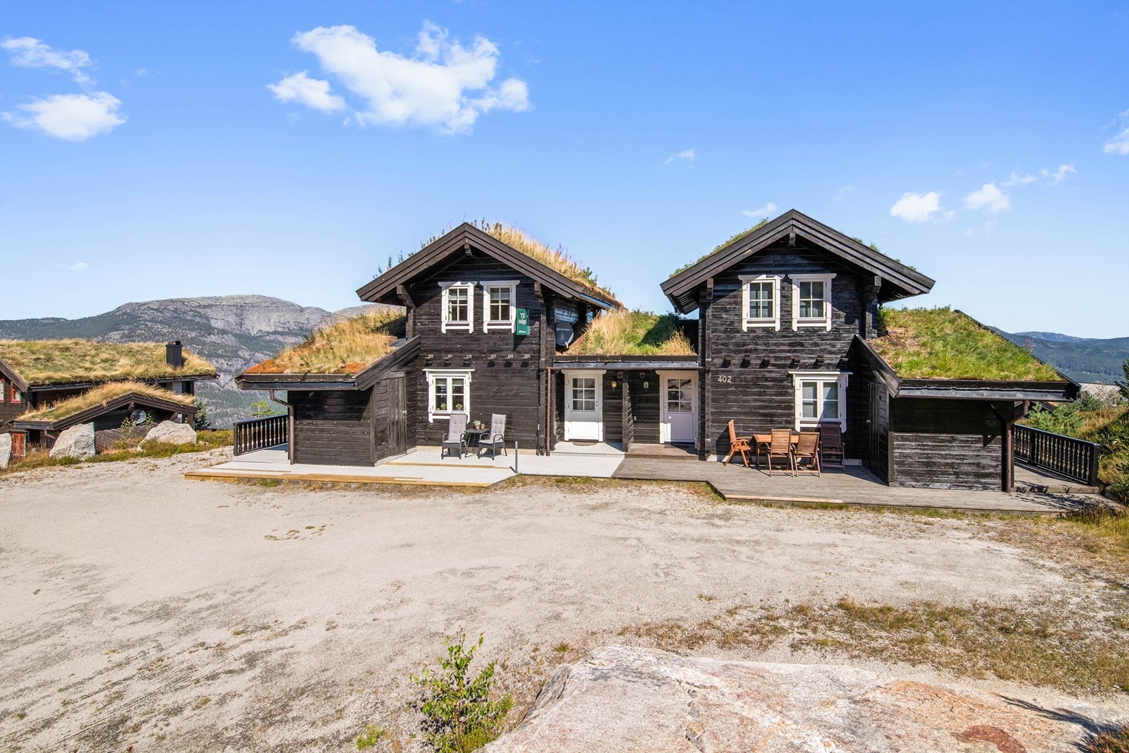 Stor gårdsplass for gode parkeringsmuligheter Galleribilde