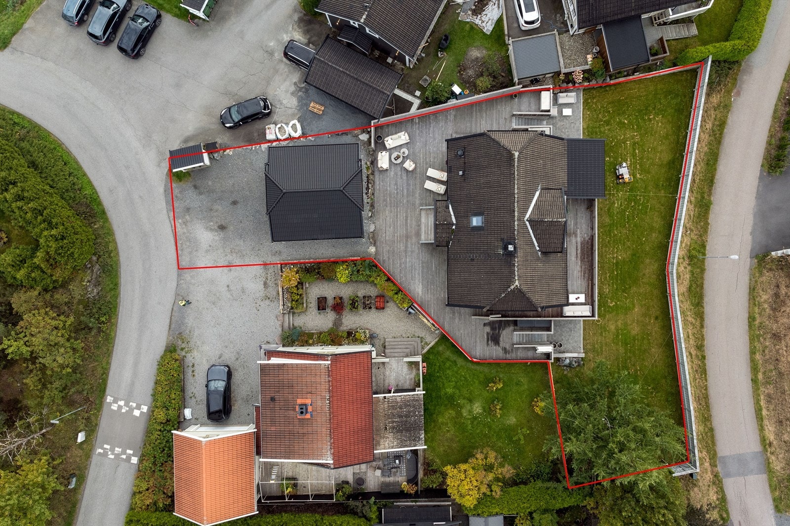 Romslig tomt på 834 kvm. Galleribilde