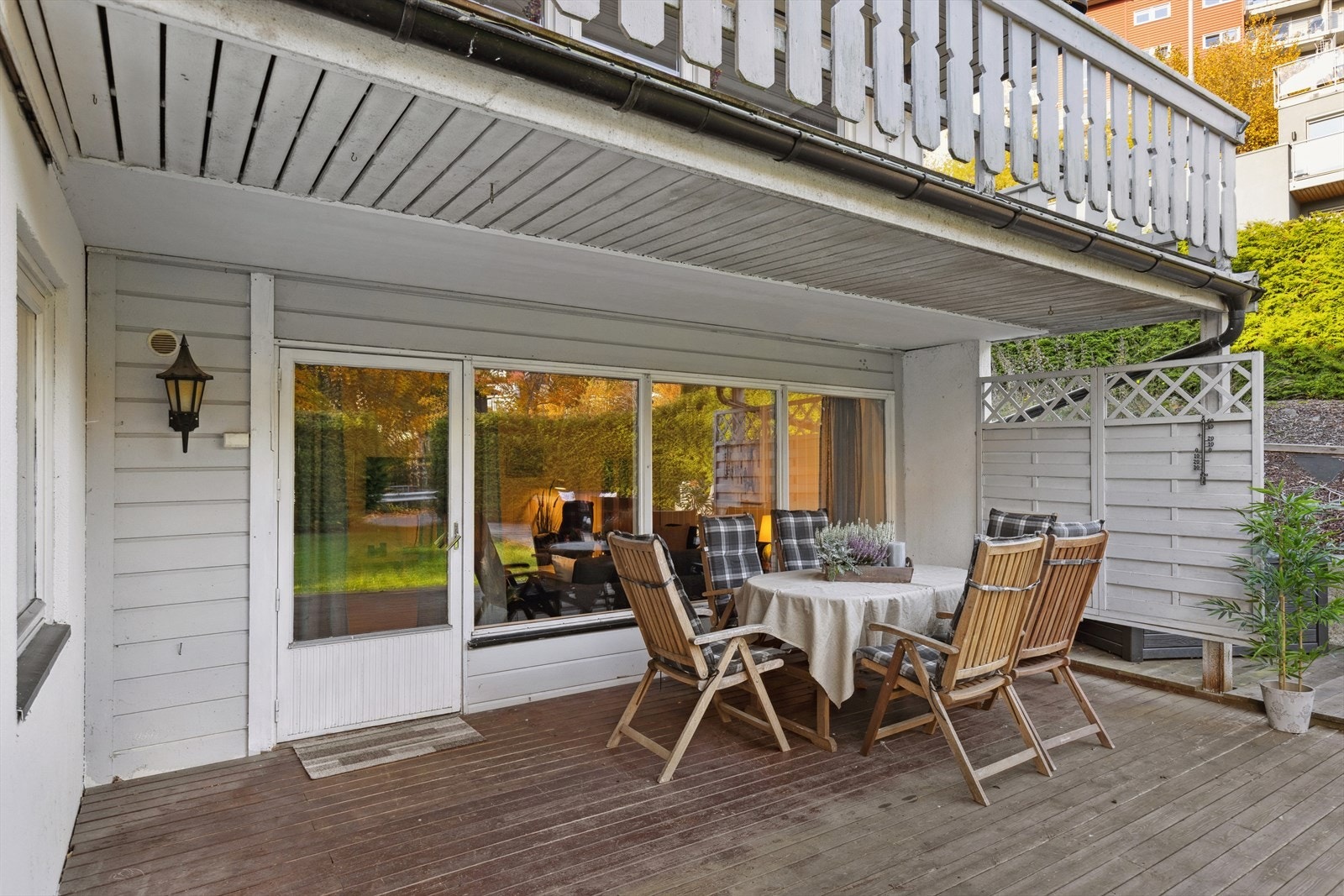 Her kan du nyte roen og ha god plass til både møbler og blomster. Galleribilde