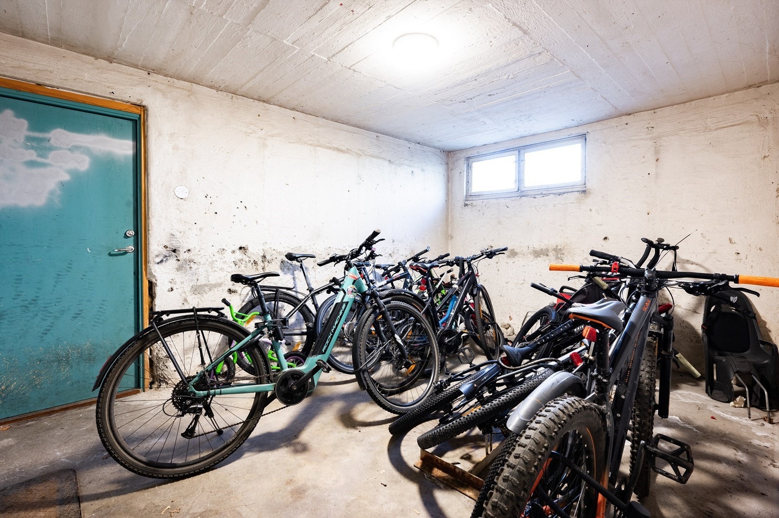 Felles sykkelrom i kjelleren for beboerne. Galleribilde