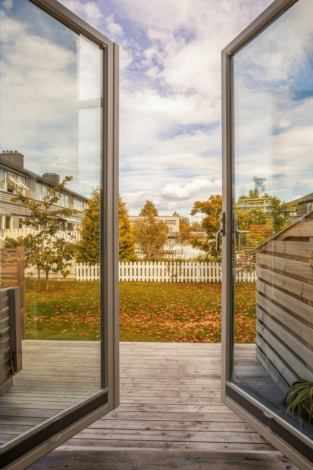 Dobbeldører ut til terrasse og hage Galleribilde