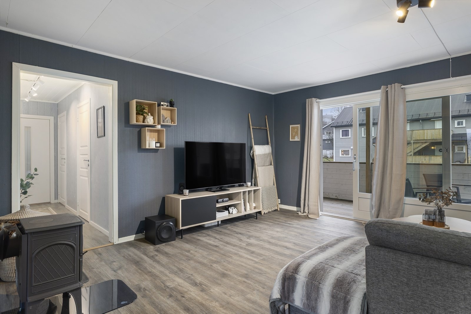 Stue 1.etasje. For tiden utleid. Leietaker ønsker videre leie om kjøper har samme intensjon. Galleribilde