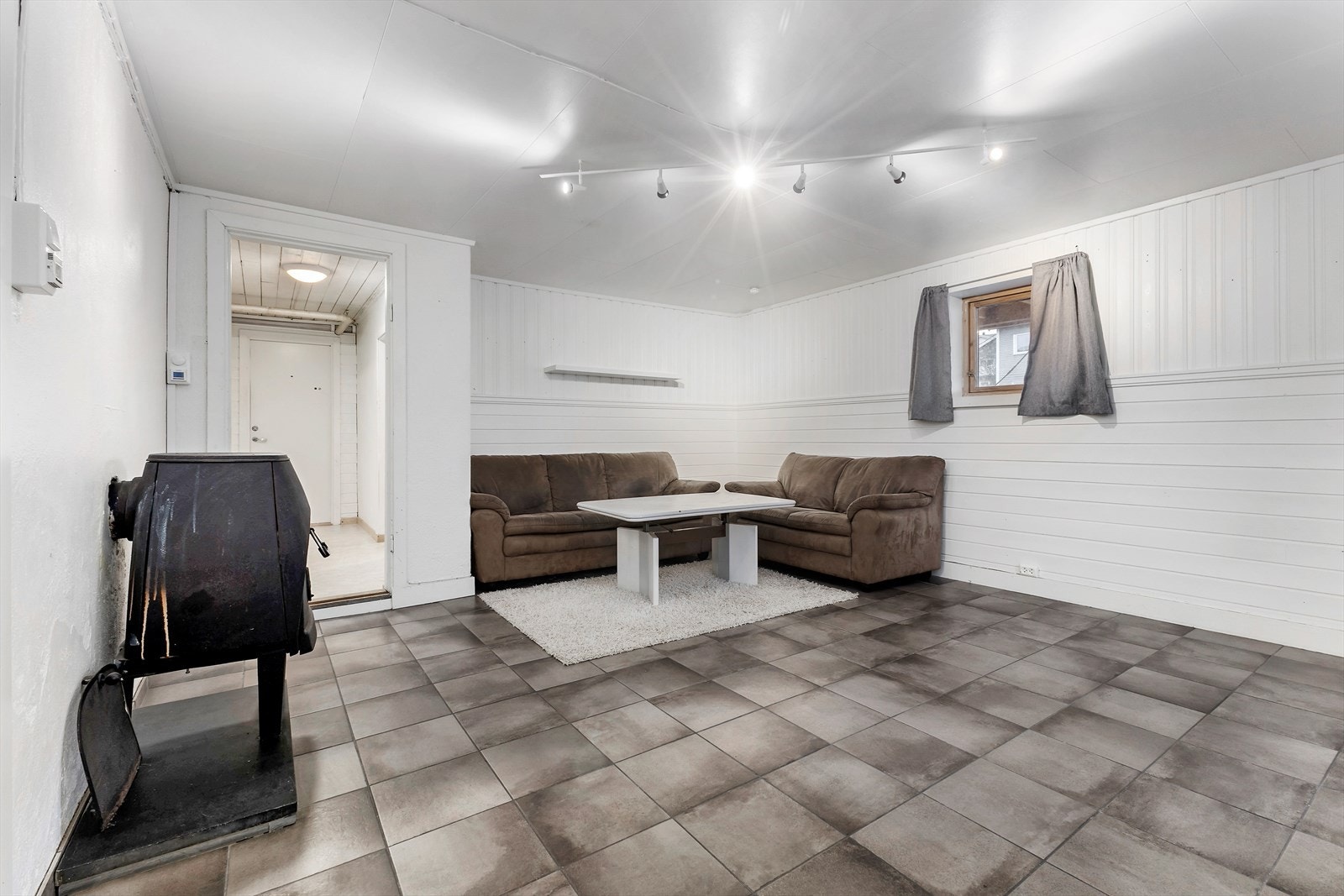 Kjellerstue. Kjeller er ikke godkjent for varig opphold. Galleribilde