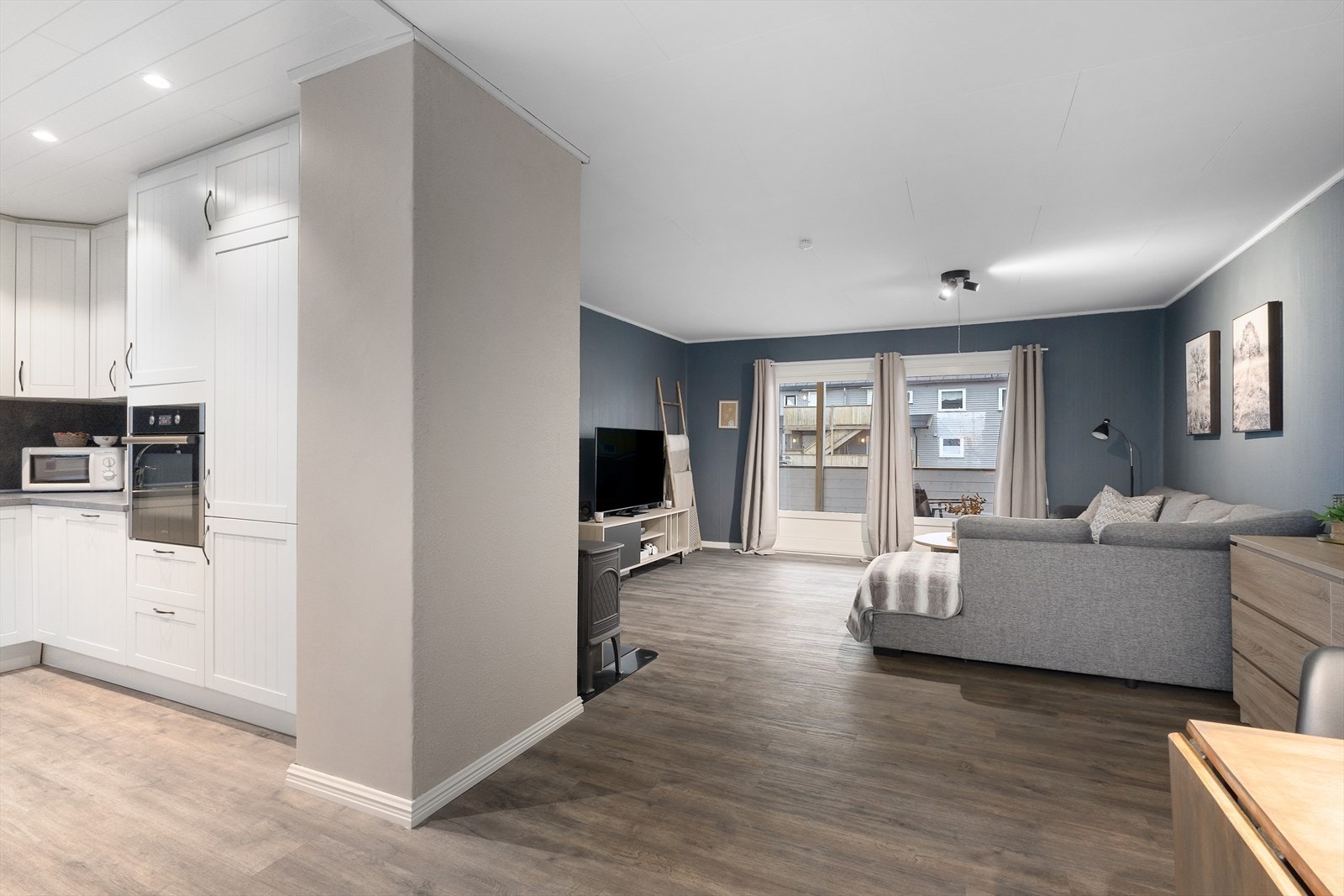 Stue 1.etasje. Flott modernisert 3-roms leilighet som du vil trives i. Galleribilde