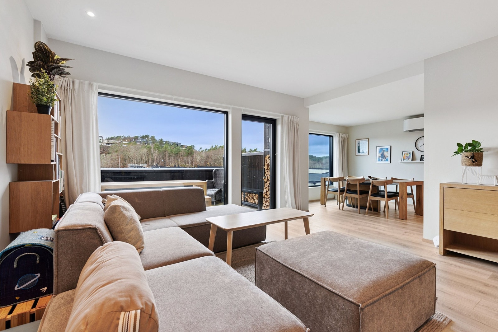 2. etasje - Stue. Galleribilde