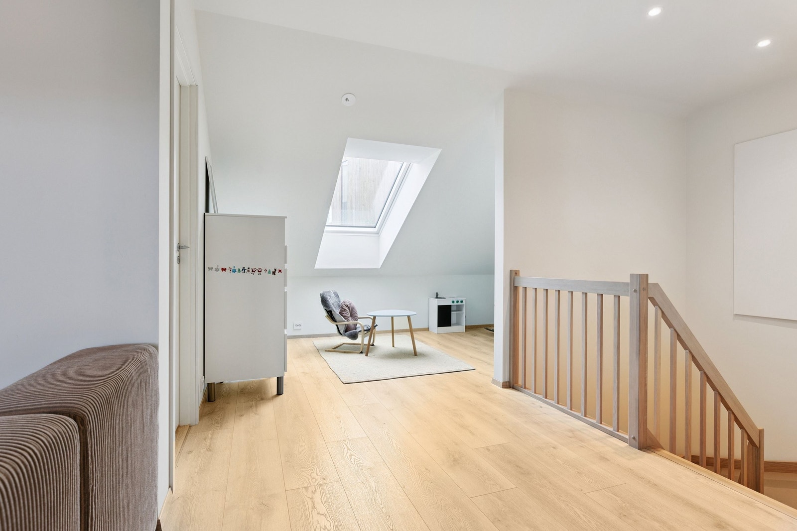 3. etasje - stue. Plass til ett ekstra soverom her, mangler bare en lettvegg ++. Galleribilde