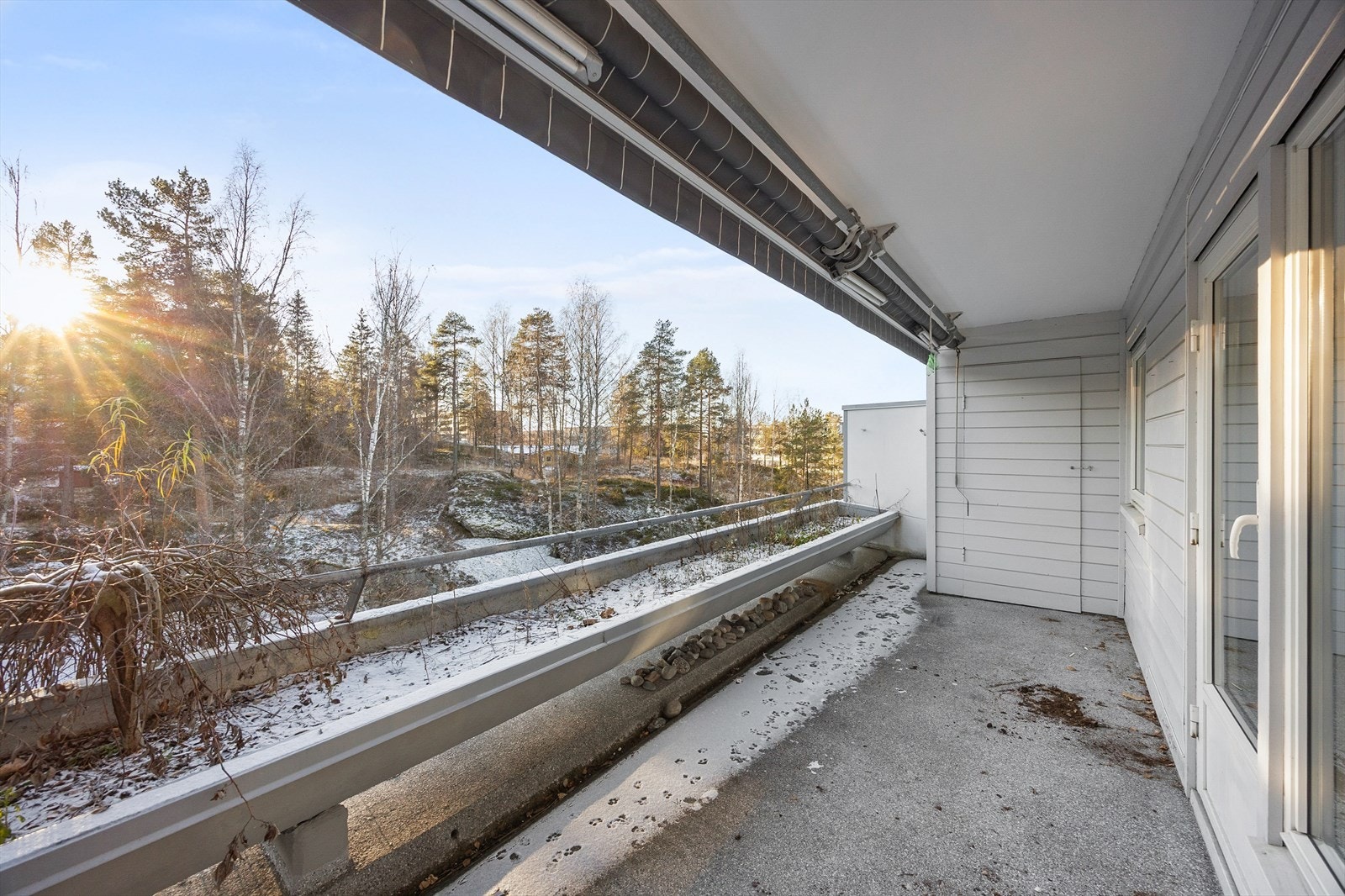 Leiligheten er en innholdsrik 5-roms over to plan, med en familievennlig løsning. Galleribilde