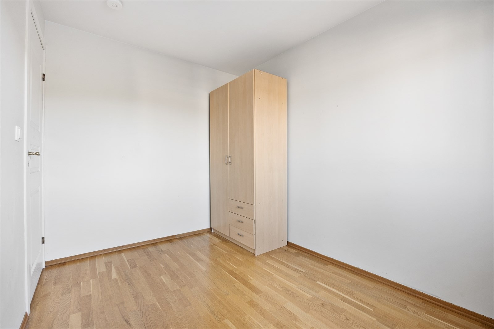 Soverommet har god plass til både seng og garderobeløsning. Galleribilde