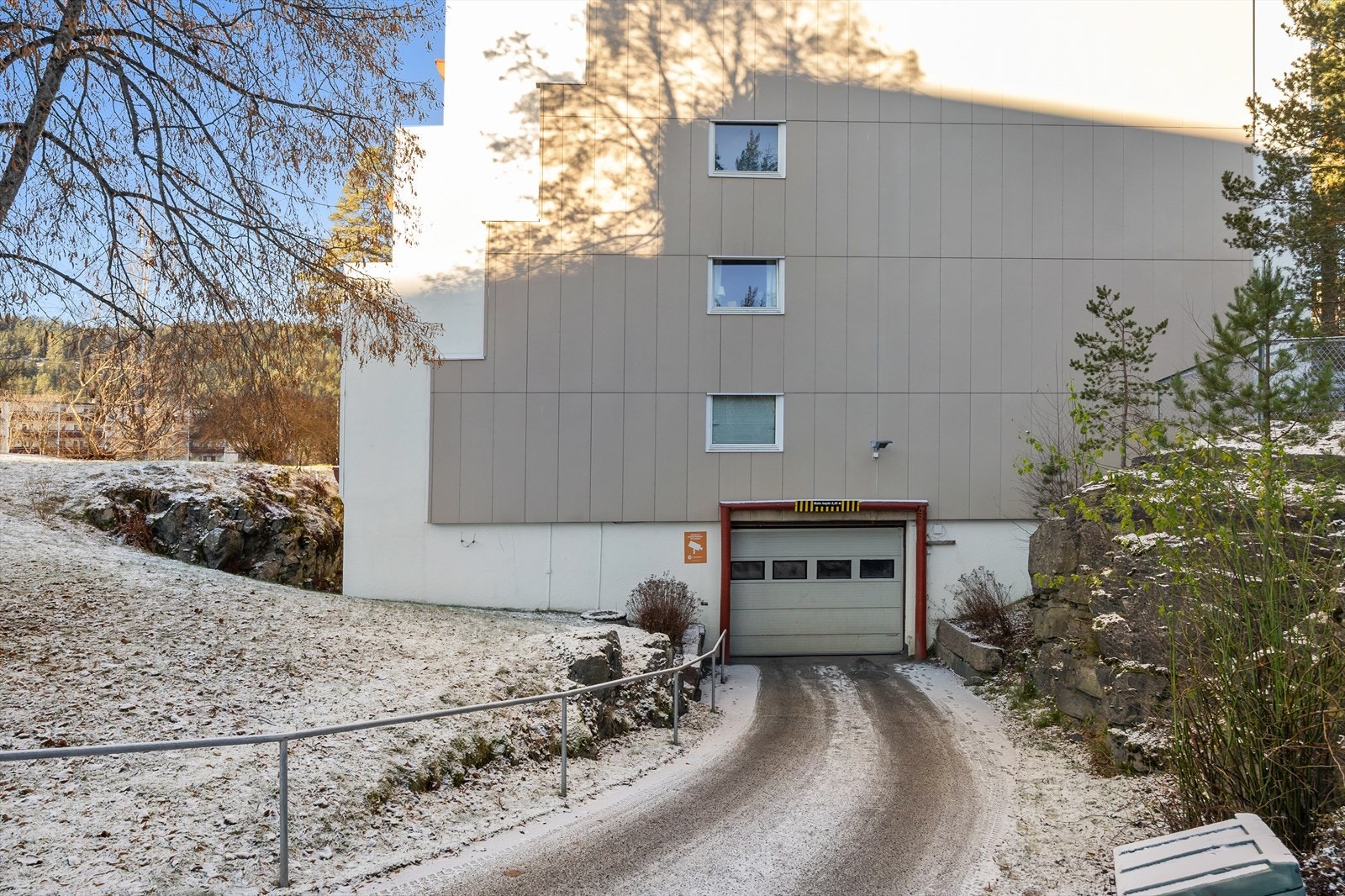 Med leiligheten følger en parkeringsplass i felles garasjeanlegg. Galleribilde