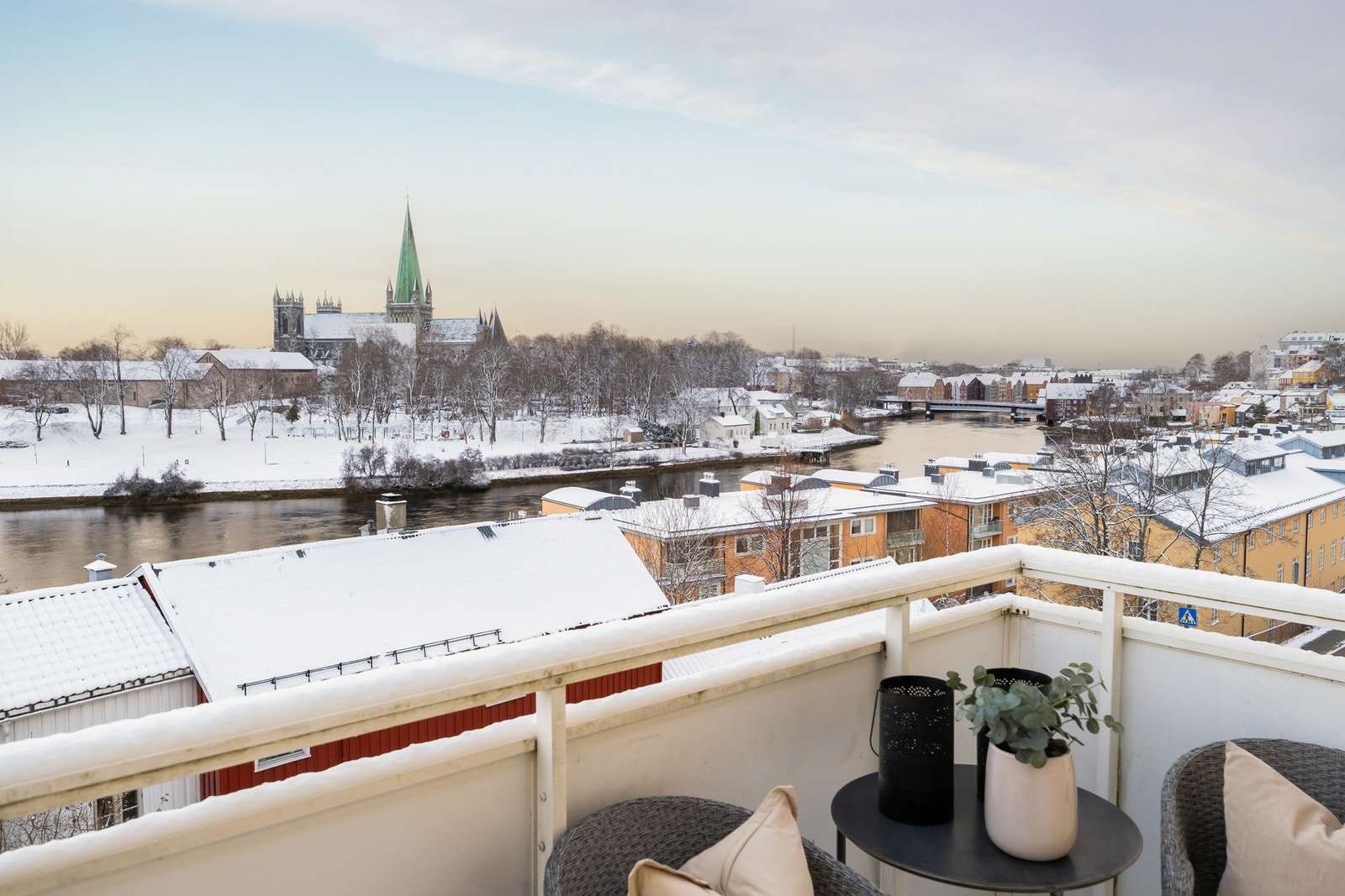 Velkommen til en flott 2-roms leilighet med usedvanlig god beliggenhet på Bakklandet. Foto: Stian Hatling Galleribilde