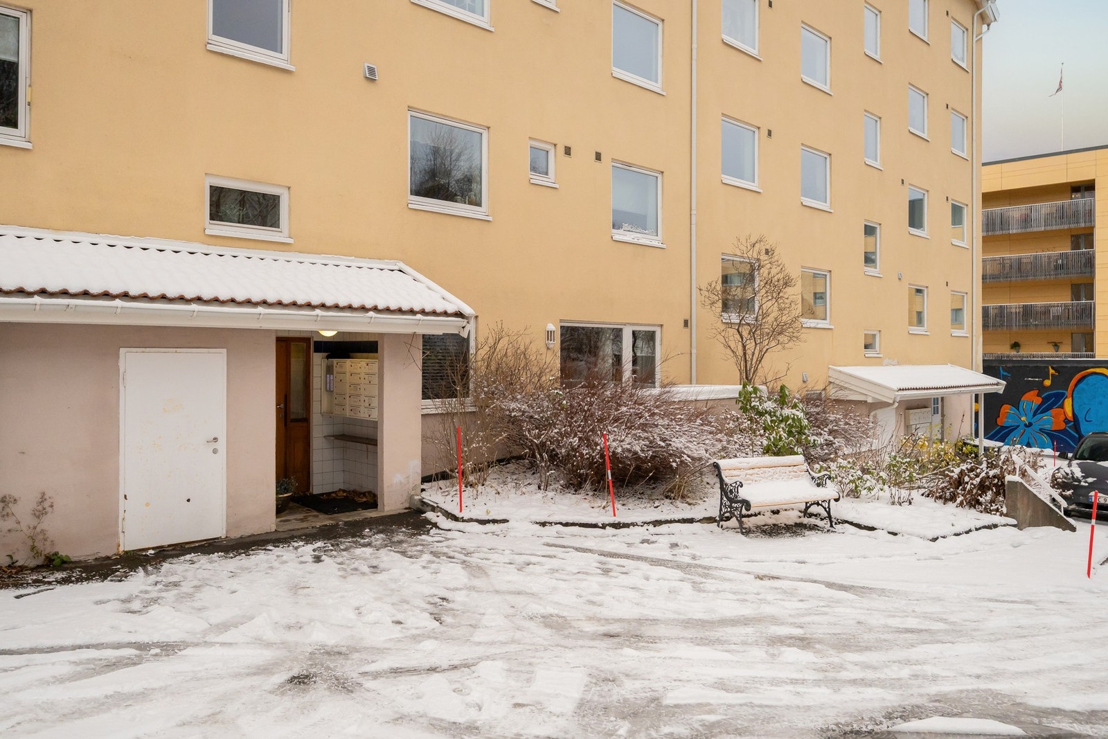 Mulighet for p-plass (etter ansiennitet og må søkes styret). Galleribilde