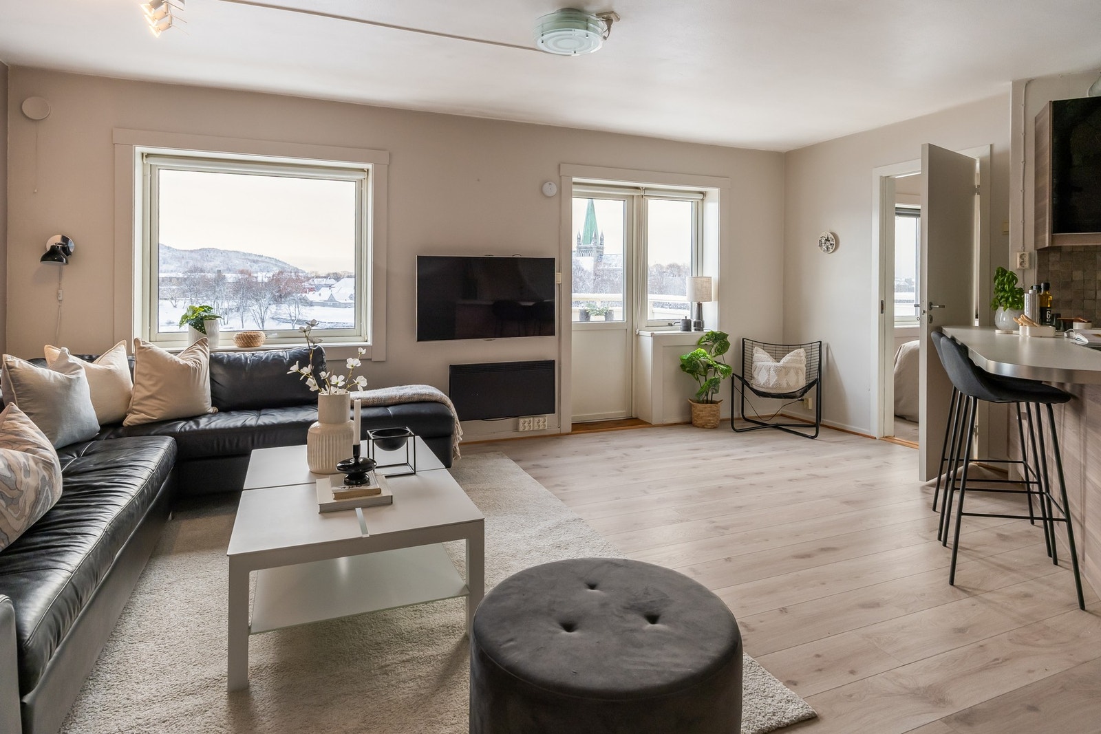 Åpen stue/kjøkkenløsning på 34 kvm. Galleribilde