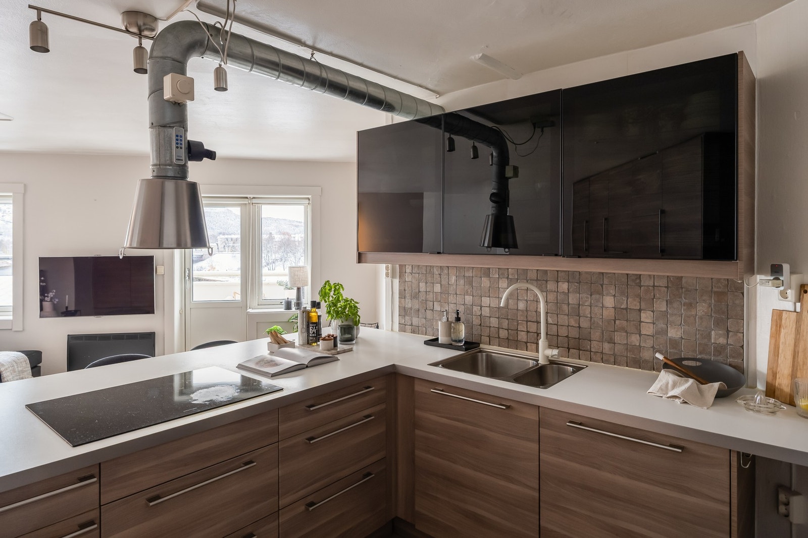 Integrerte hvitevarer medfølger i handelen. Galleribilde