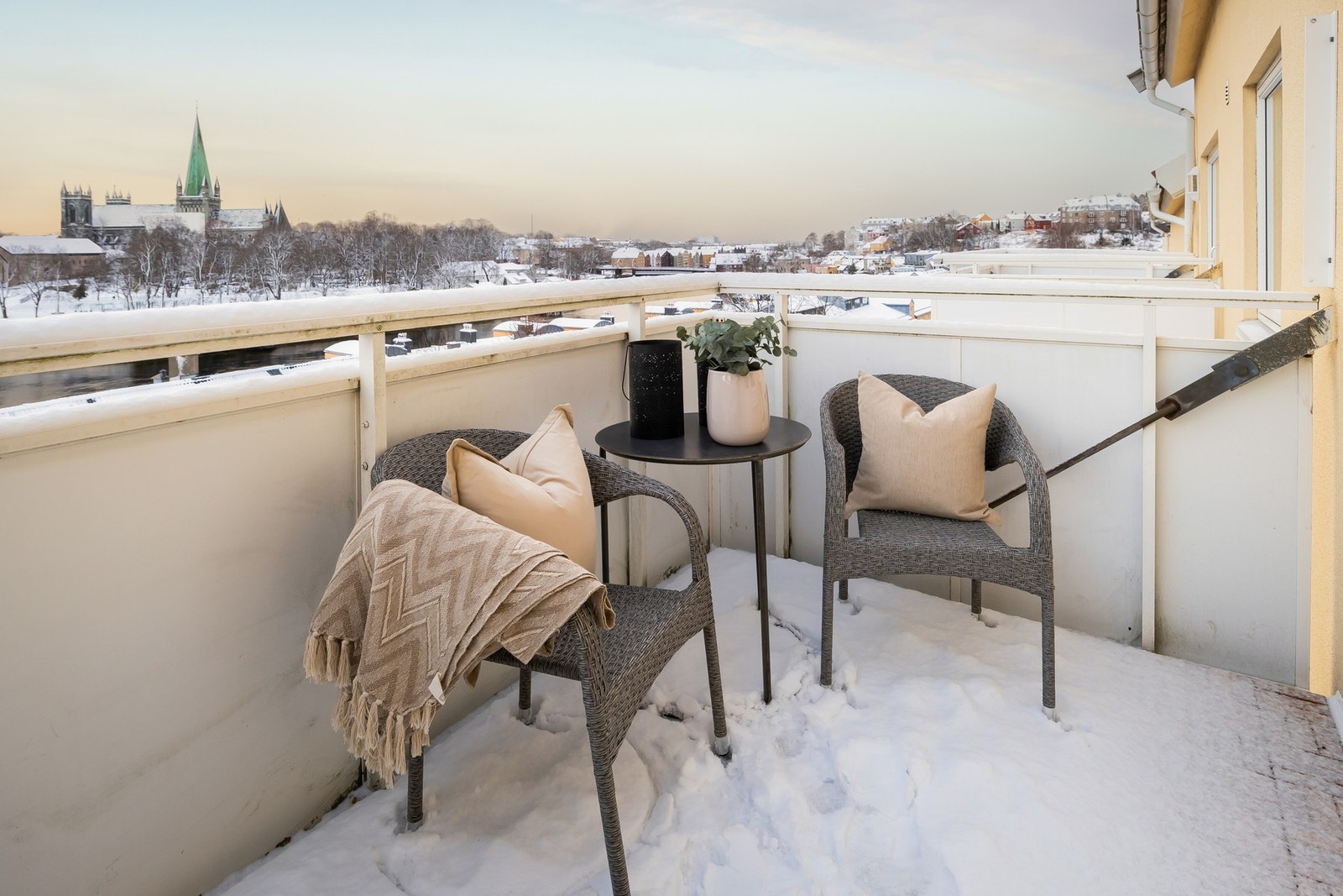 Solrik veranda på 6 kvm. Galleribilde