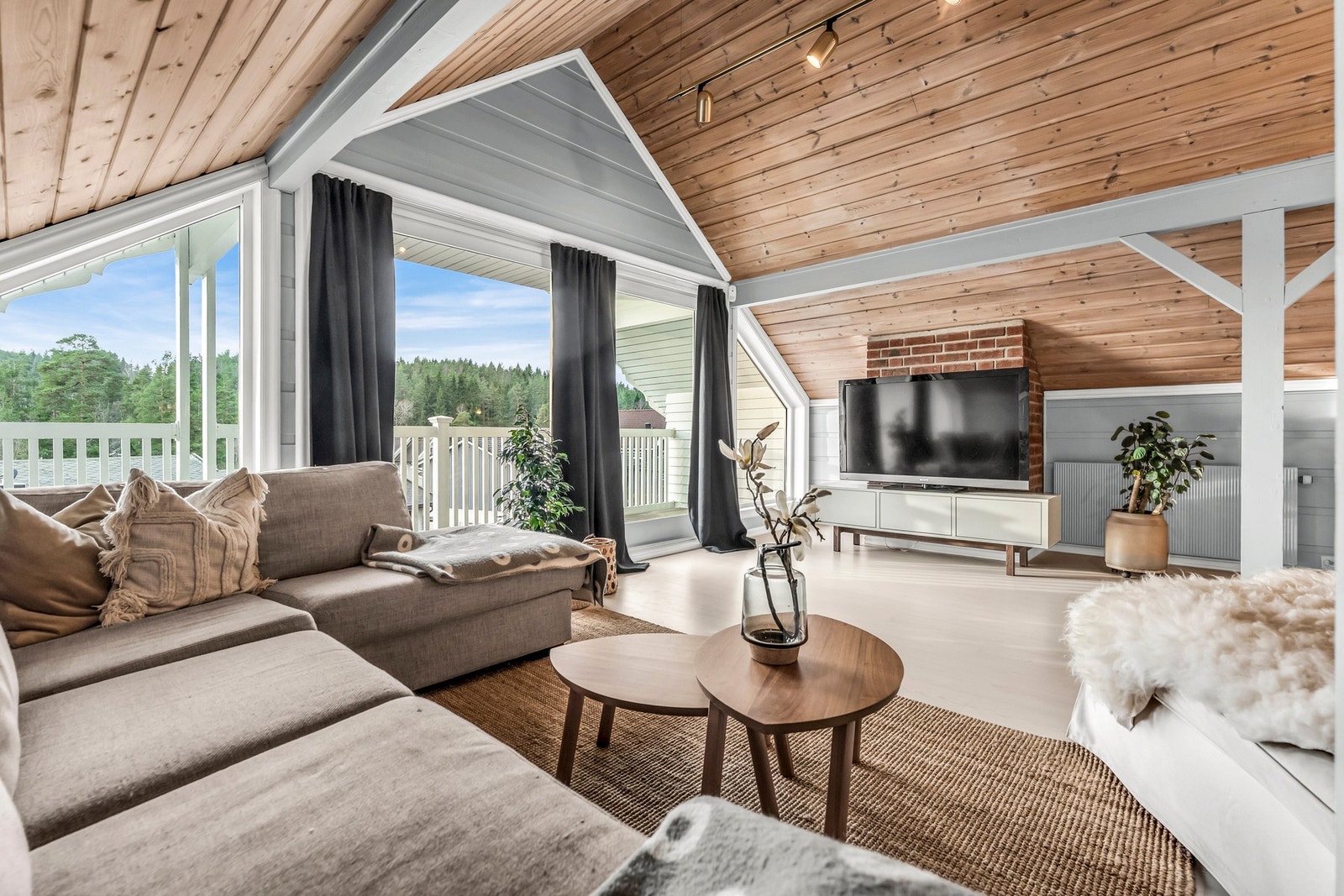 Stor og flott loftstue med mønt himling Galleribilde