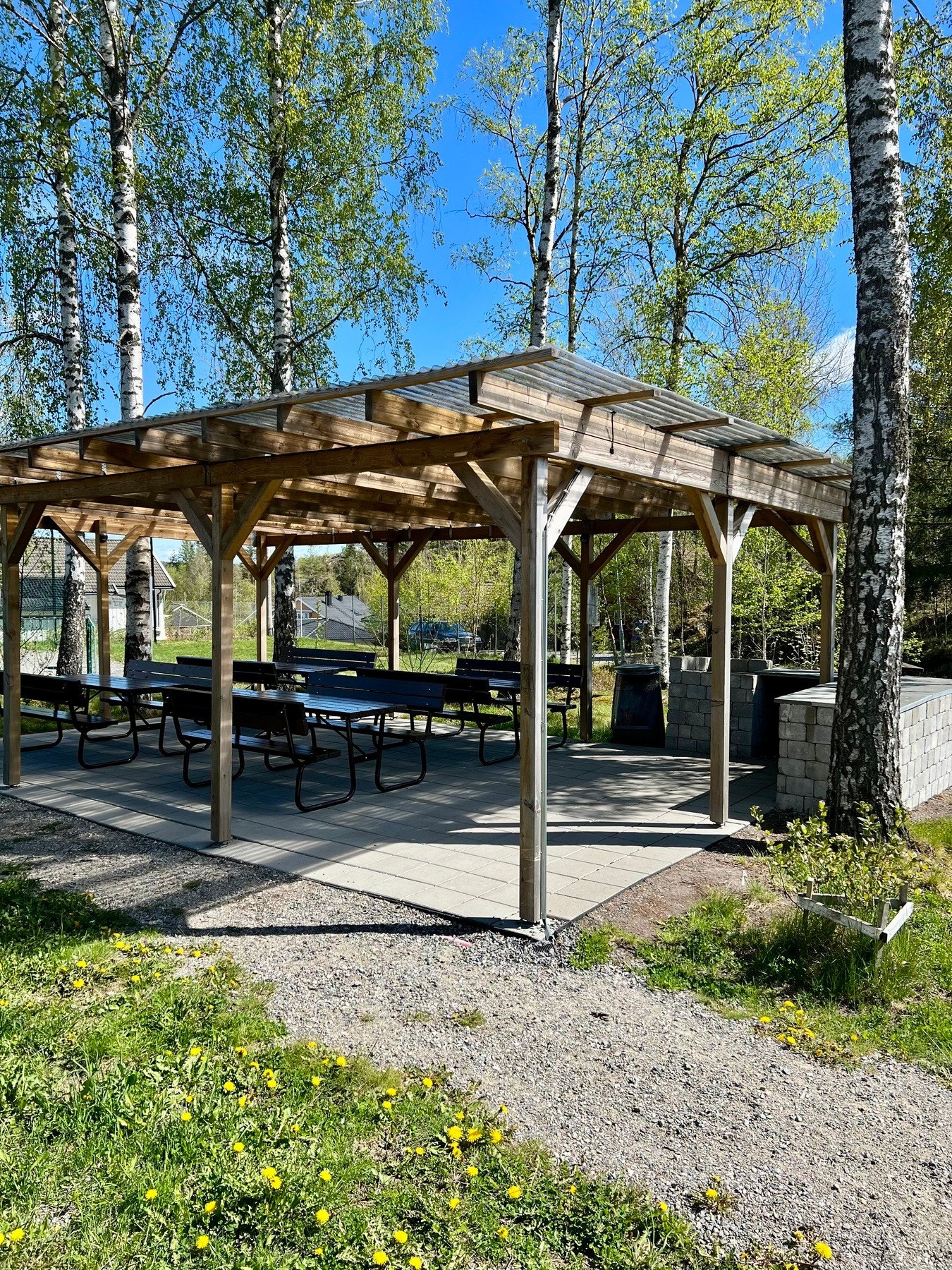 Herlige uteområder rett ved boligen opparbeidet av Ihlen vel med lekeplass og ballområde Galleribilde