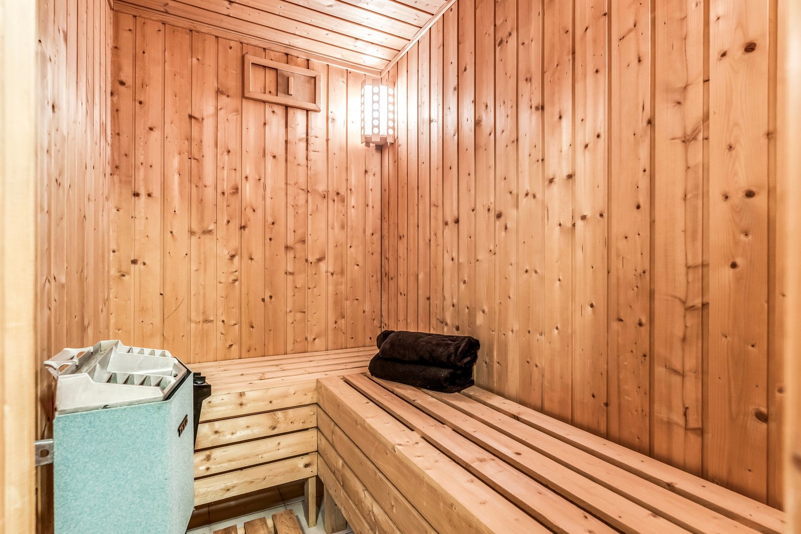 Badstue i underetasjen i tilknytning til eget dusjrom Galleribilde