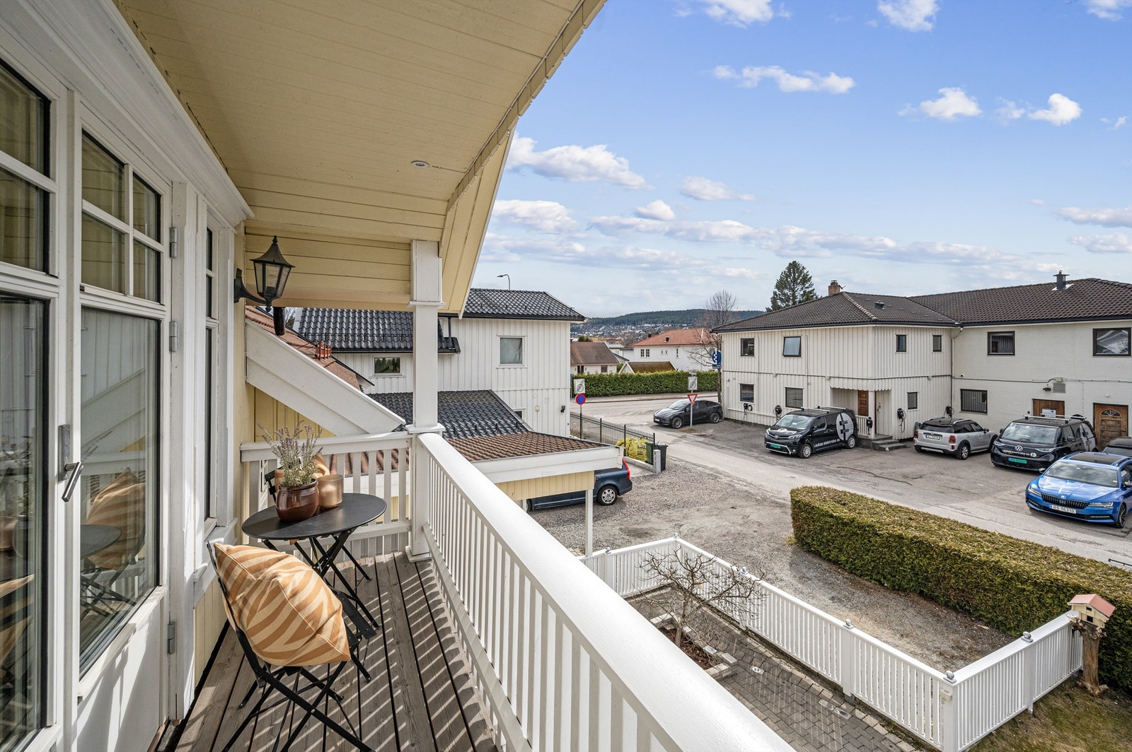 Verandaen er på ca. 4 kvm og vender vest. Galleribilde