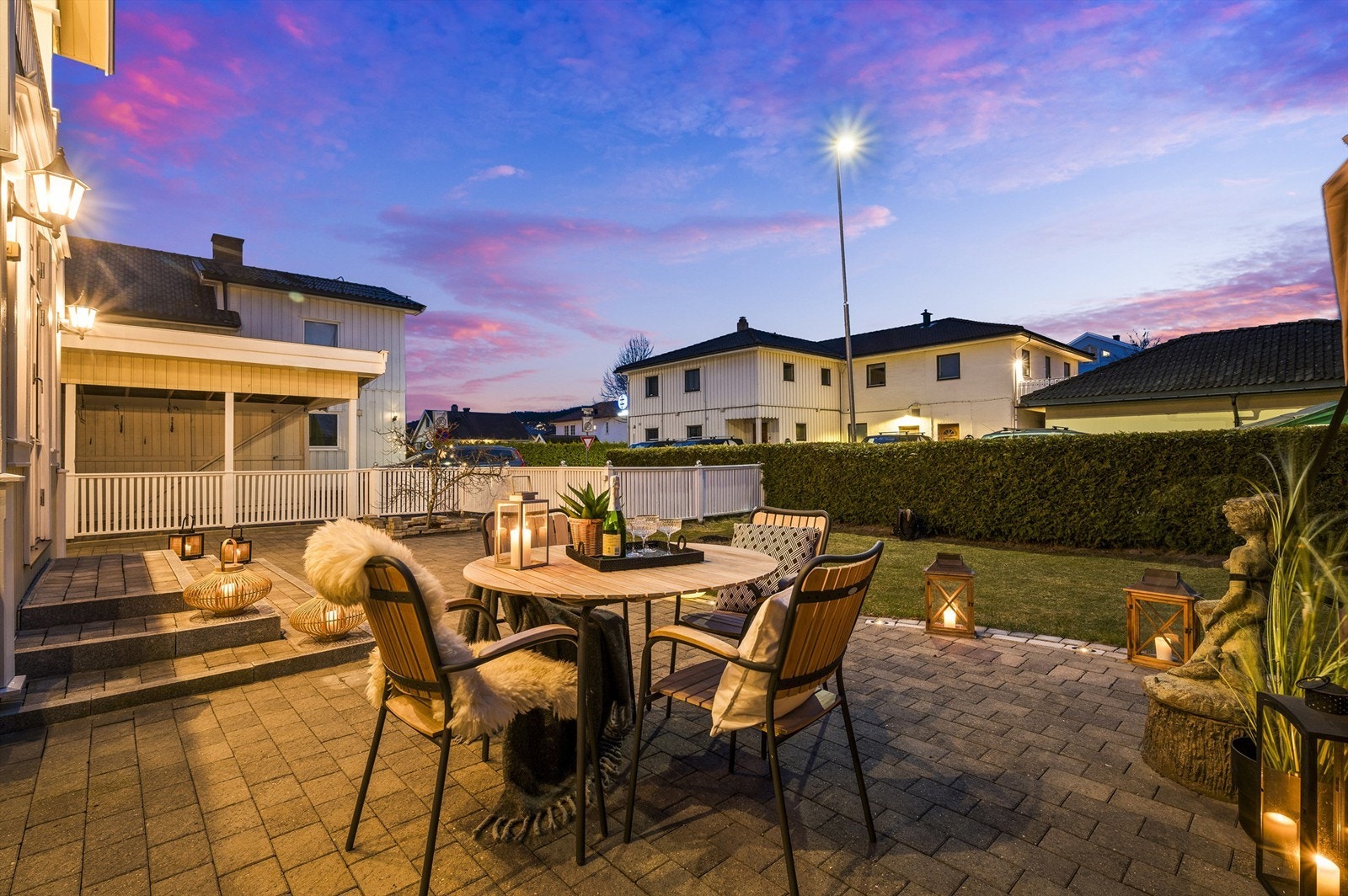 Dette er en toppmoderne enebolig med en god kombinasjon av høy bokomfort og en flott estetisk stil. Foto: Peter Futo/Cool Pics AS Galleribilde