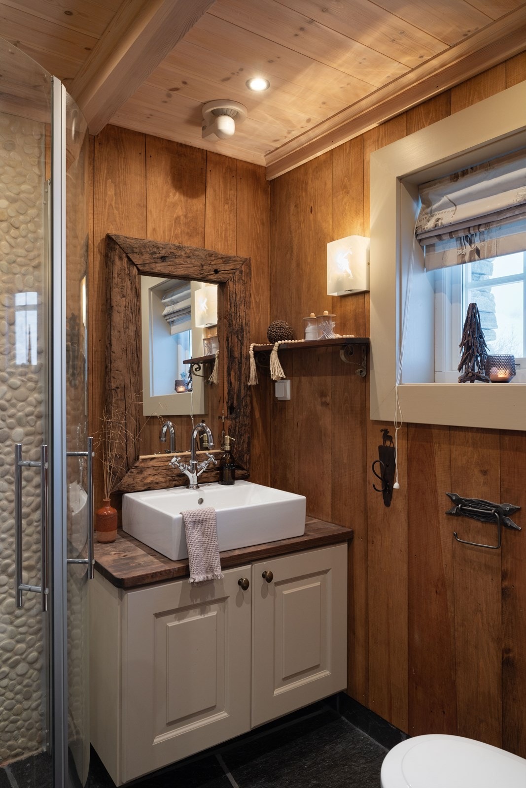 Steinhytte Galleribilde