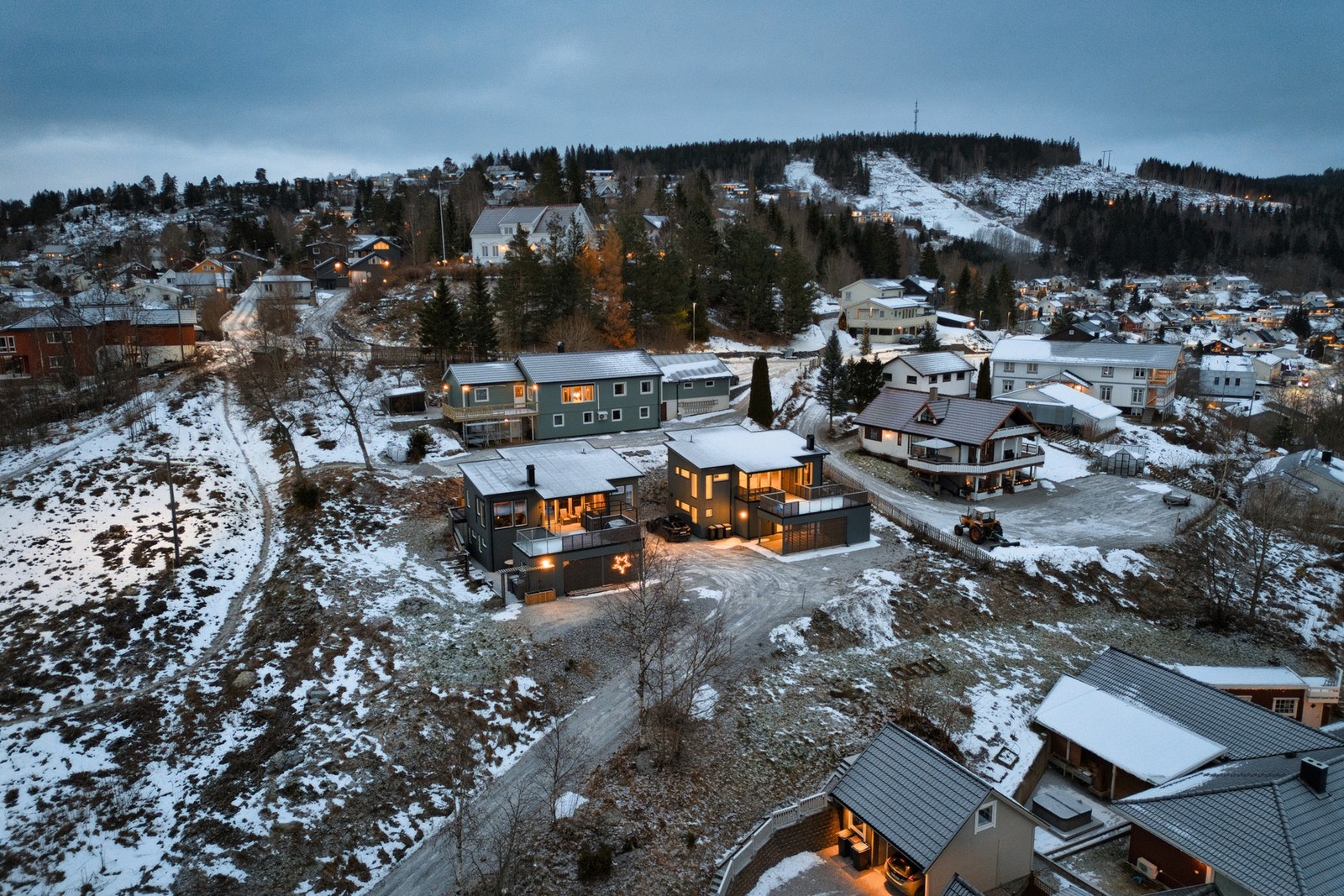 Våttåvegen 12 A ligger i et etablert boligfelt i nedre del av Heggesåsen på Steinkjer. Galleribilde