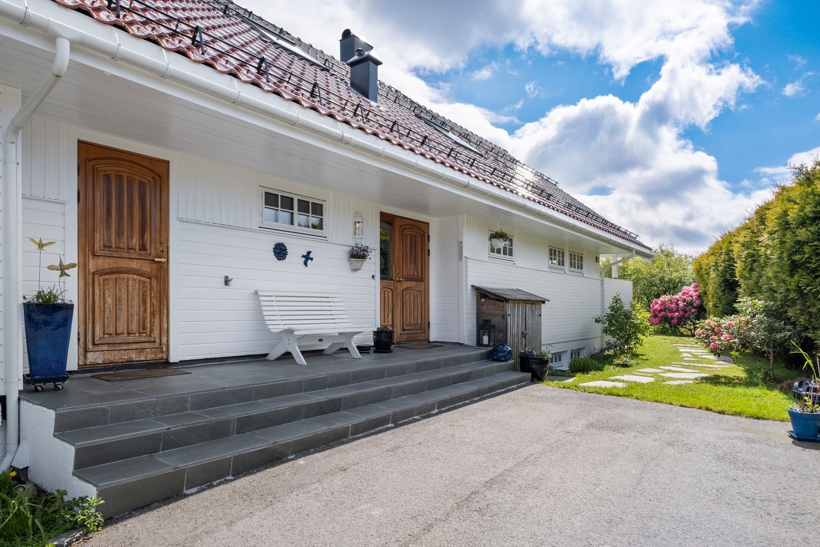 Dør til entrè og dør til vaskerom Galleribilde