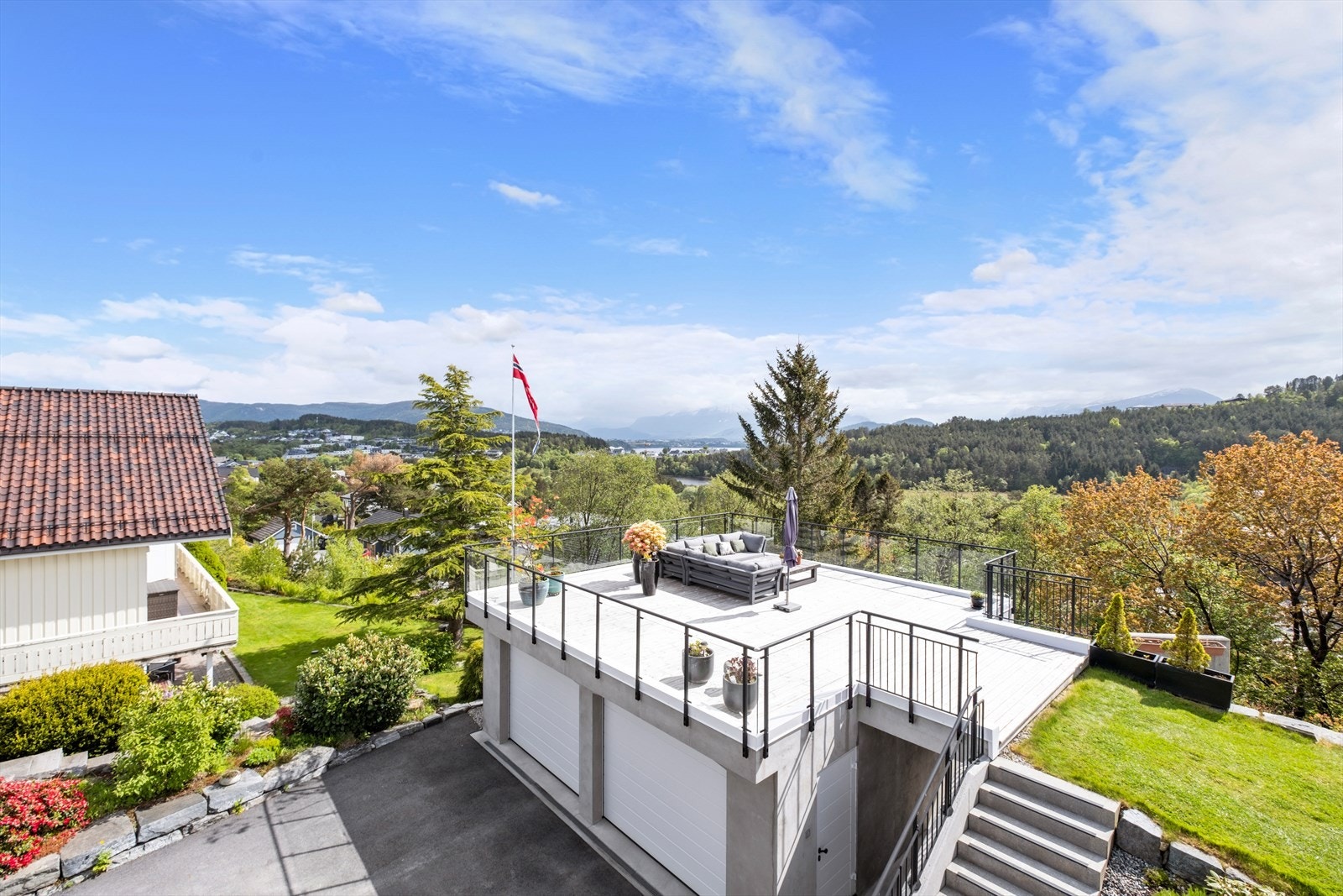 Her kan du nyte solen hele dagen og en flott utsikt Galleribilde