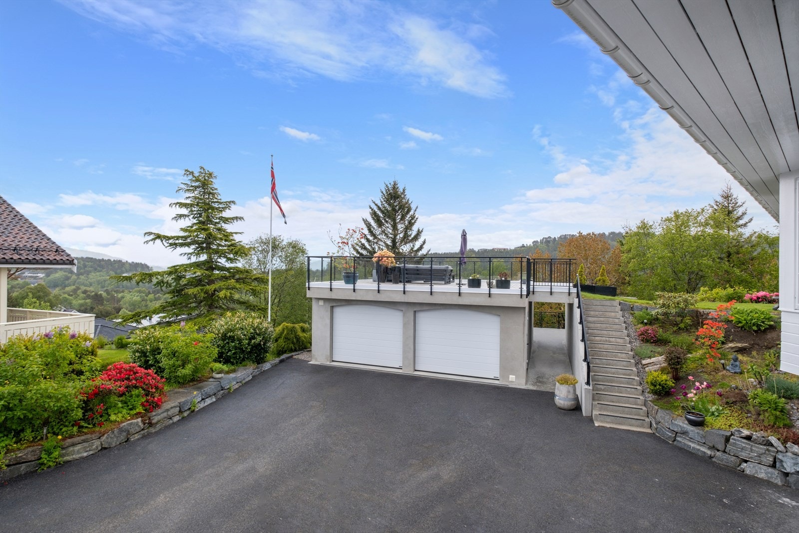 Meget flott dobbeltgarasje Galleribilde