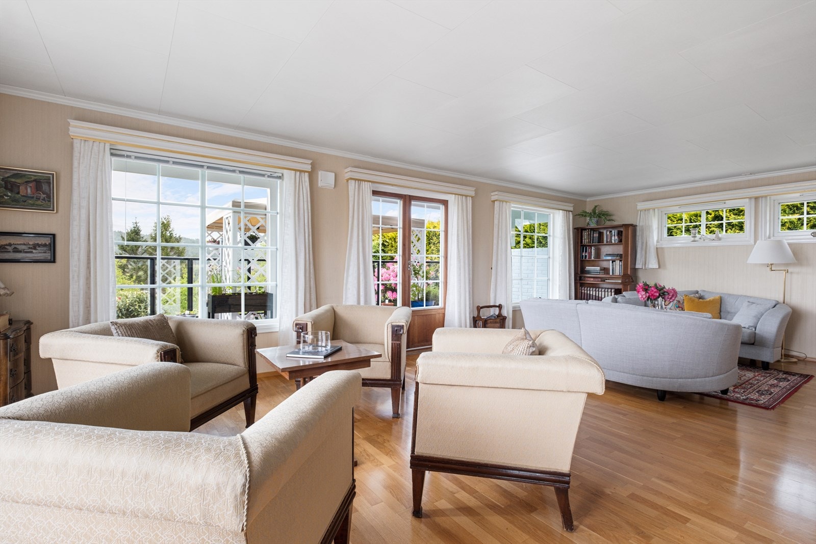 Utgang fra stuen til det fantastiske uteområde Galleribilde