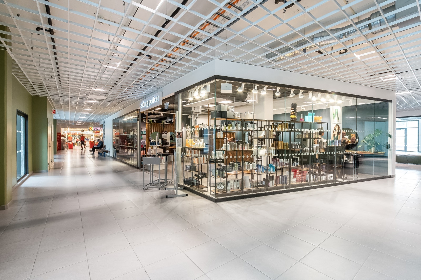 Frisør - Salong Perfect. Servicetilbud i bygget gir en effektiv arbeidshverdag! Galleribilde