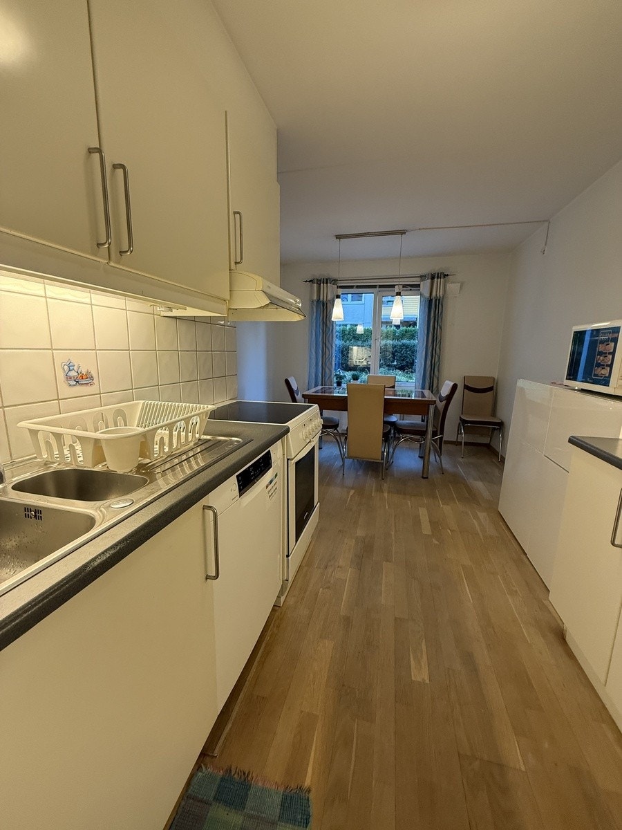 Kjøkken med hvitevarer Galleribilde