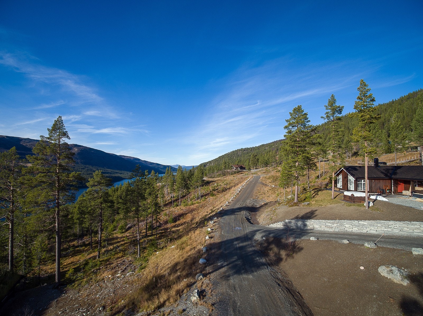 Tomtefeltet har fantastisk beliggenhet i Espedalen Fjellgrend, med en høyde fra 735 m.o.h til 870 m.o.h. Galleribilde