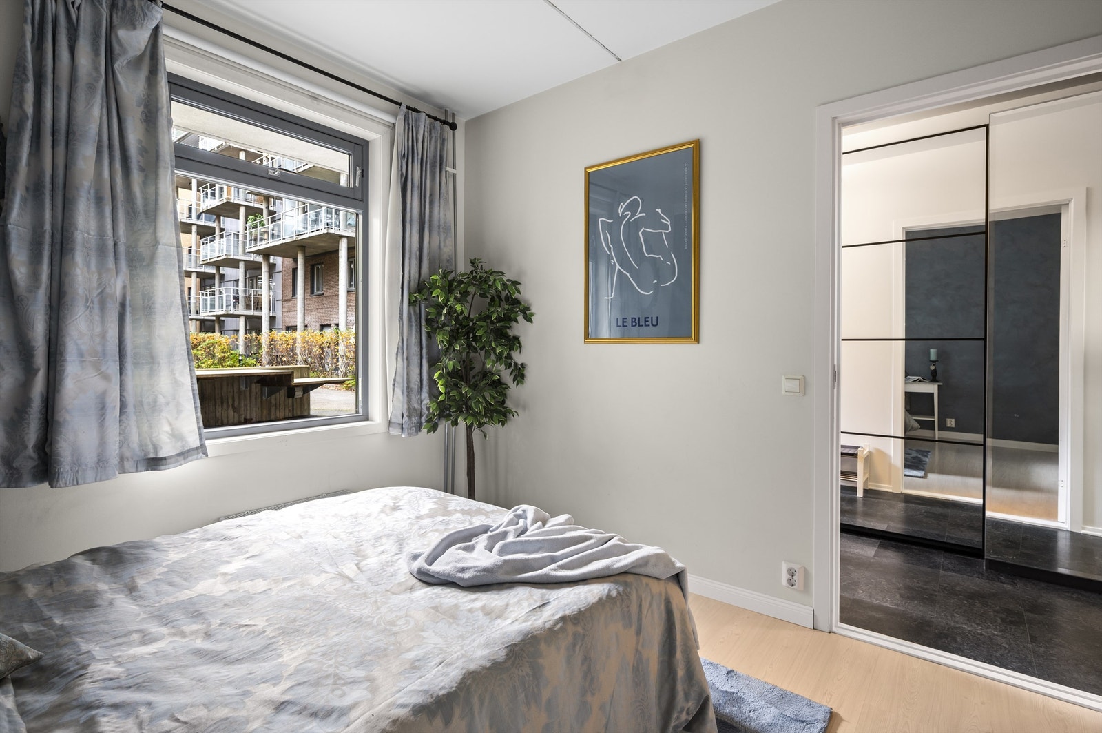 Det er også god plass til ønsket oppbevaringsmøblement. Galleribilde