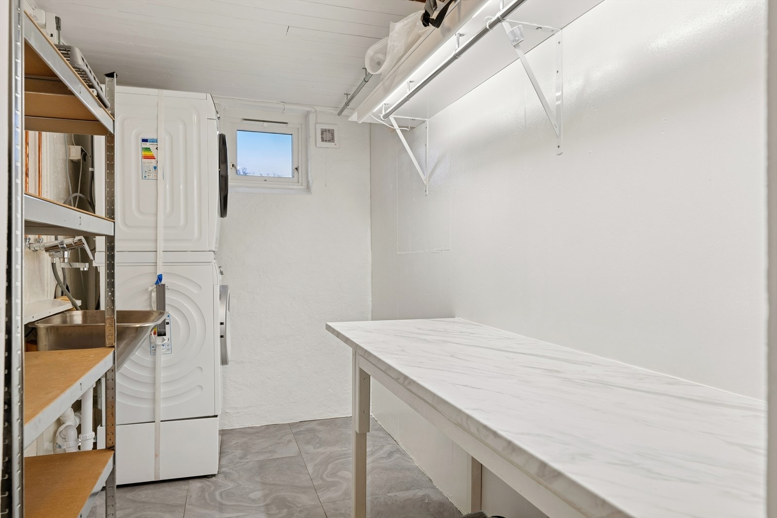 Bod i kjeller med opplegg for vaskemaskin/tørketrommel (tilhører kun denne andelen). Galleribilde