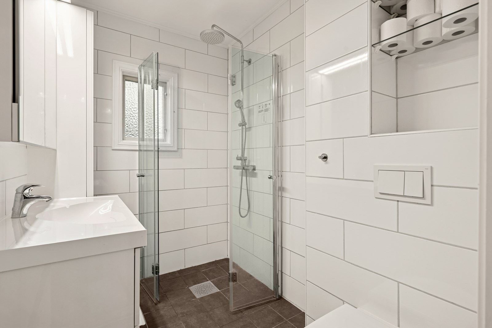 Pent helfliset bad med varme i gulv. Galleribilde