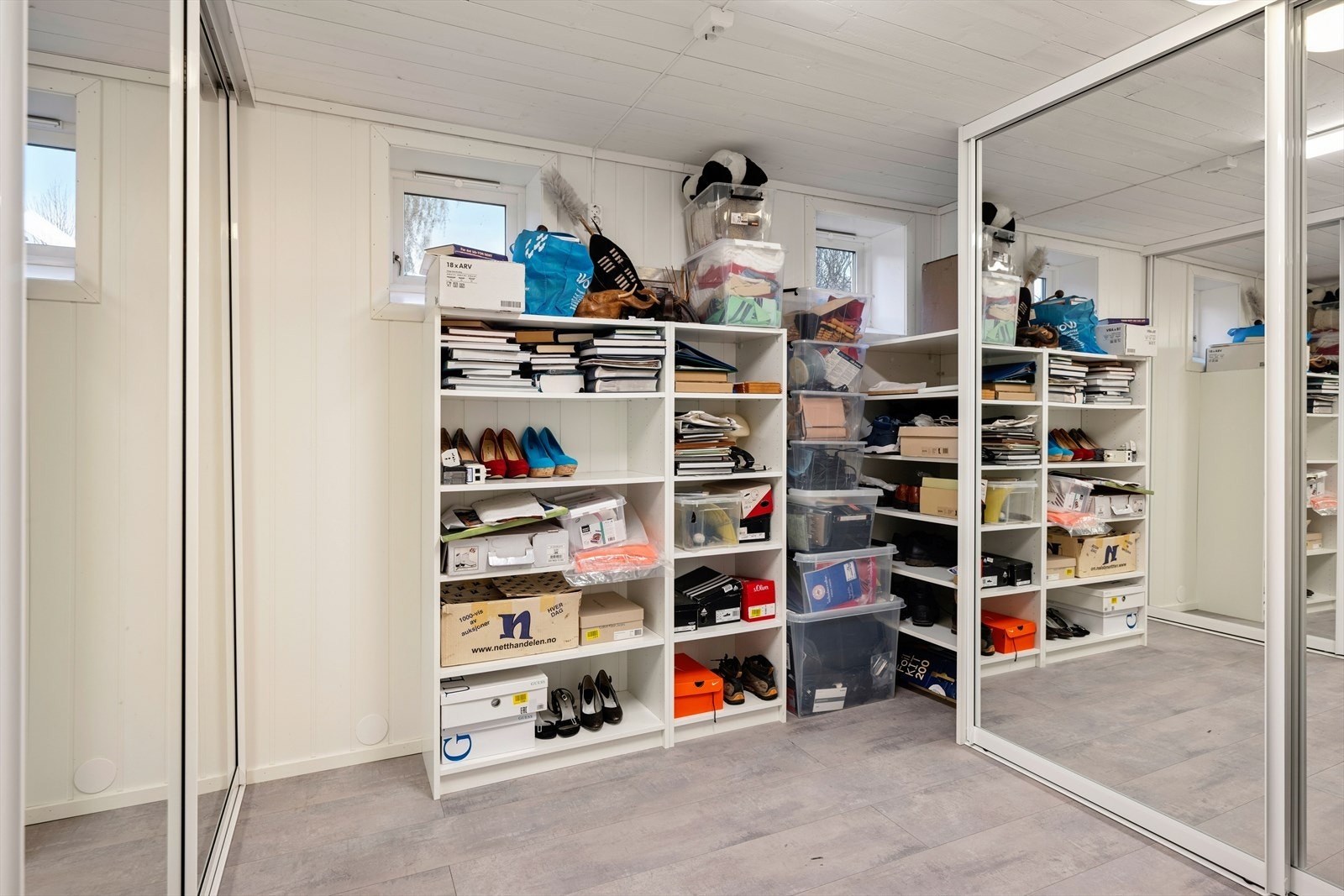 Flott garderobe i kjeller. (tilhører kun denne andelen). Galleribilde