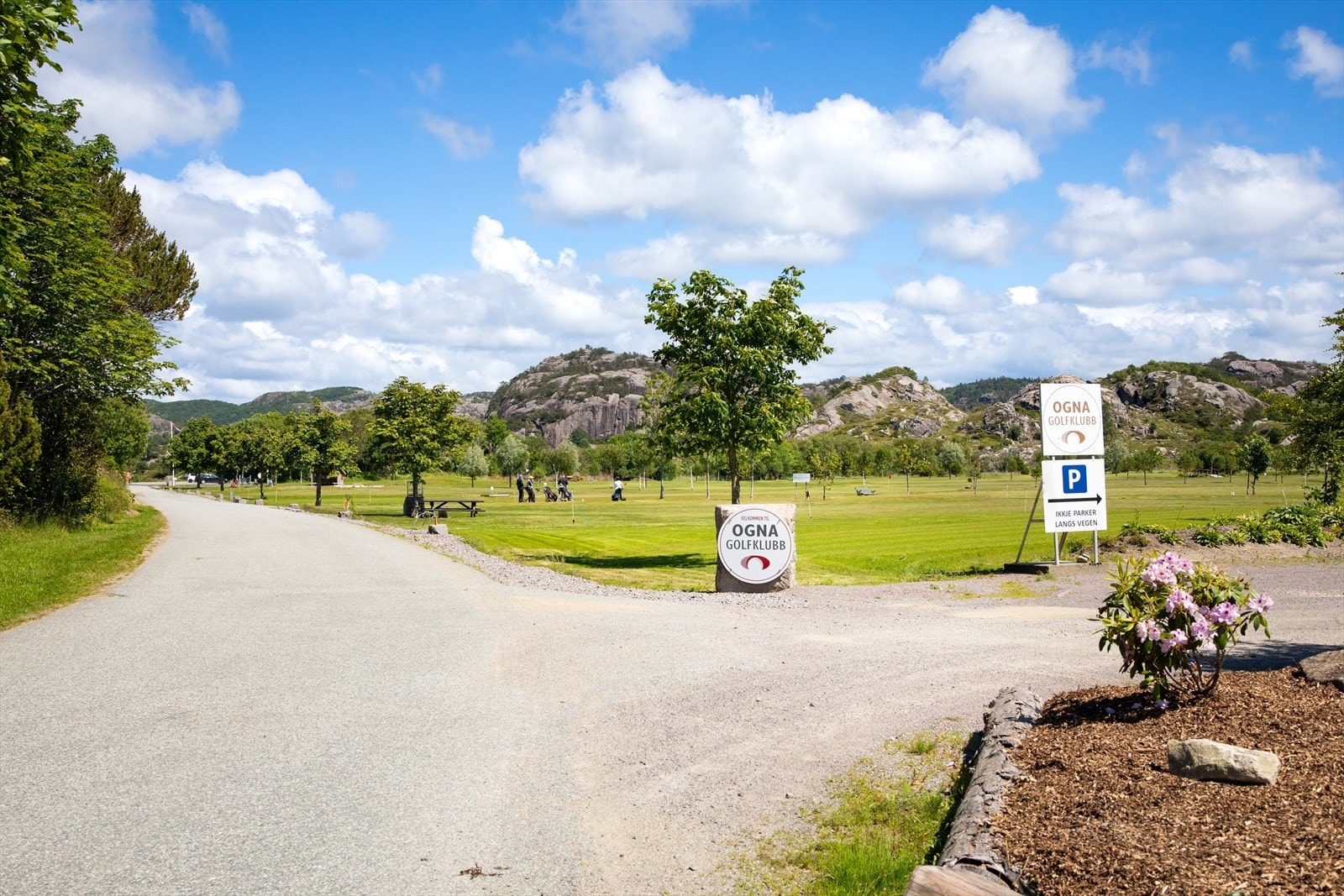 Ogna golfklubb med flott 9 hulls golfbane, drivingrange og puttegreen. Galleribilde