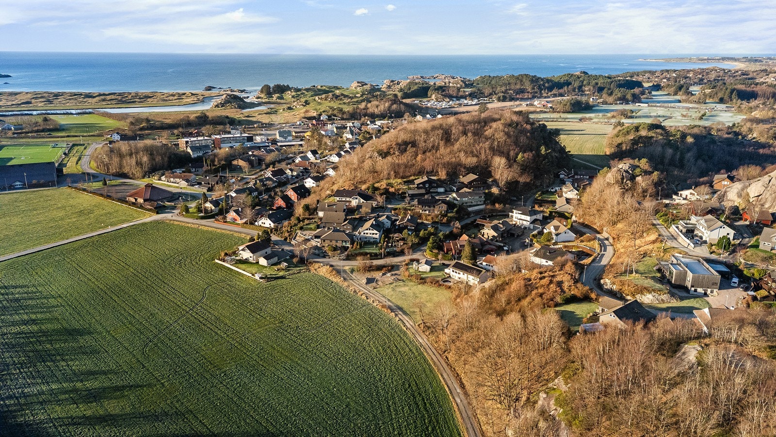 Det er kort vei til både barnehager og Ogna skole, som ligger trygt til i nærmiljøet. Galleribilde